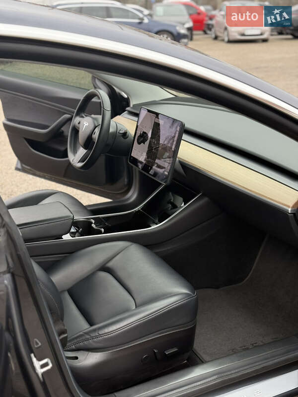 Седан Tesla Model 3 2019 в Кропивницком