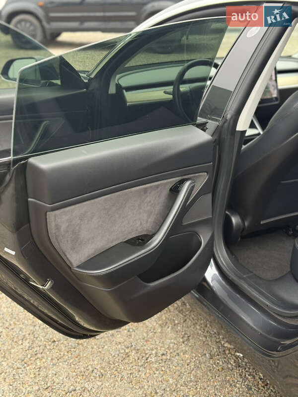 Седан Tesla Model 3 2019 в Кропивницком