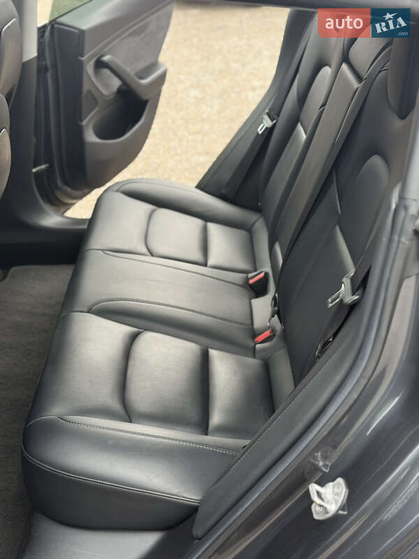 Седан Tesla Model 3 2019 в Кропивницком