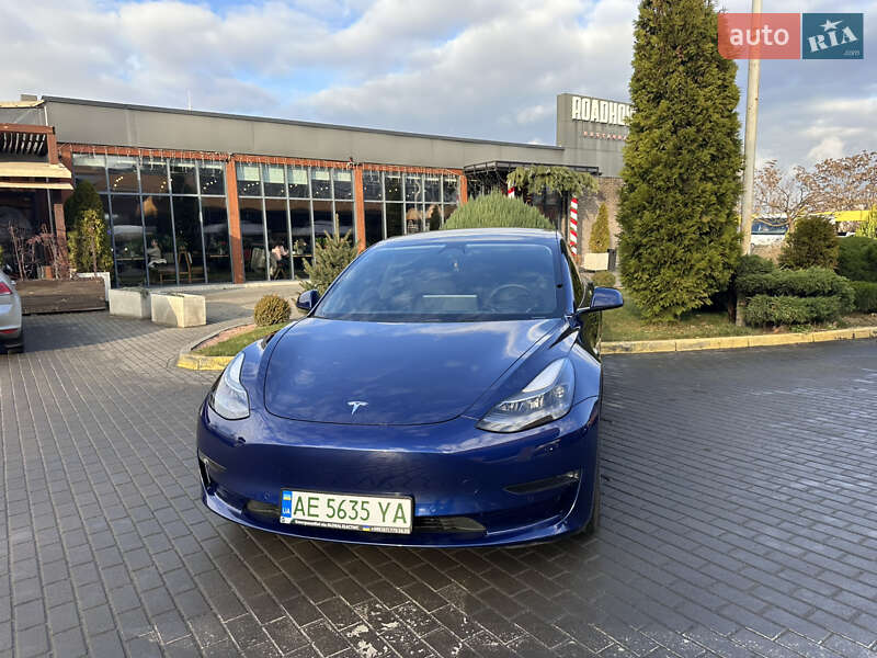 Седан Tesla Model 3 2022 в Днепре