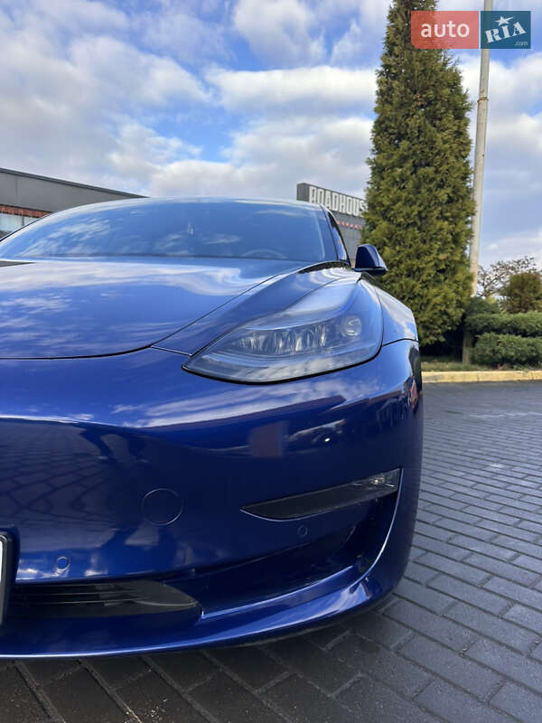 Седан Tesla Model 3 2022 в Днепре
