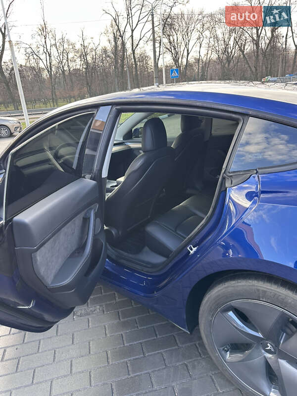 Седан Tesla Model 3 2022 в Днепре