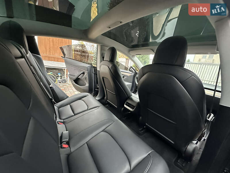 Седан Tesla Model 3 2022 в Киеве