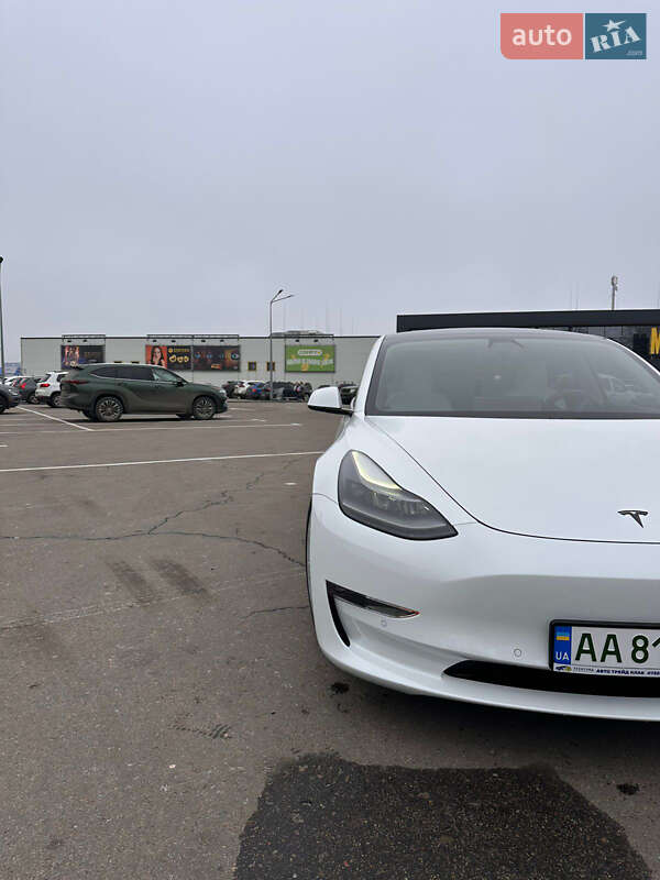 Седан Tesla Model 3 2022 в Киеве