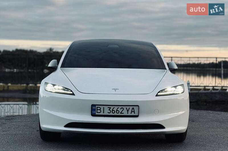 Седан Tesla Model 3 2024 в Киеве