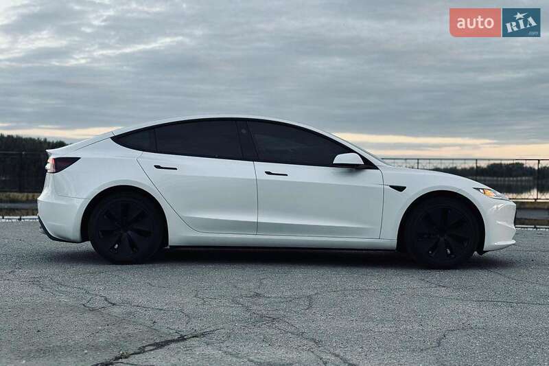 Седан Tesla Model 3 2024 в Киеве
