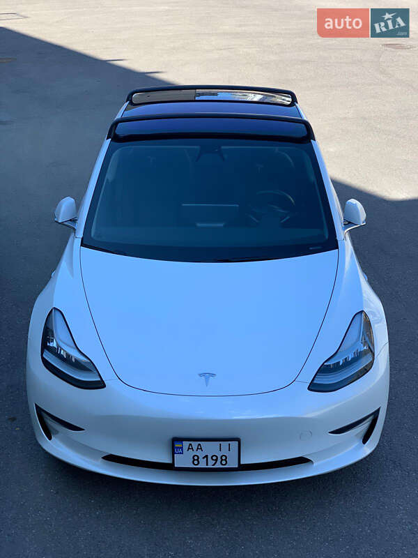 Седан Tesla Model 3 2018 в Киеве