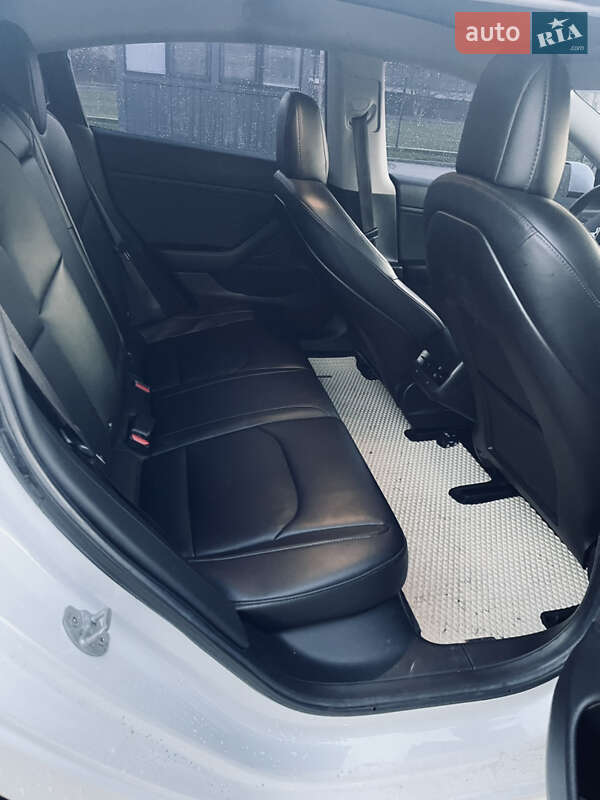 Седан Tesla Model 3 2018 в Виннице