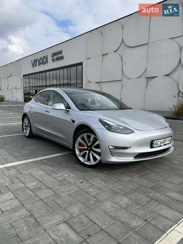 Седан Tesla Model 3 2018 в Луцке