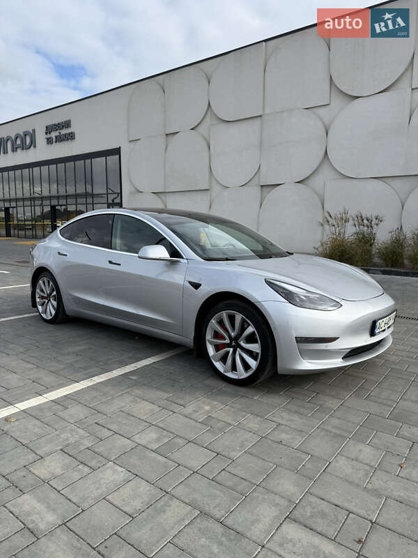 Седан Tesla Model 3 2018 в Луцке