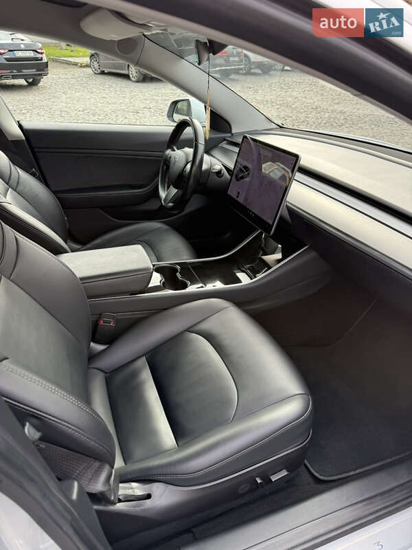 Седан Tesla Model 3 2018 в Луцке