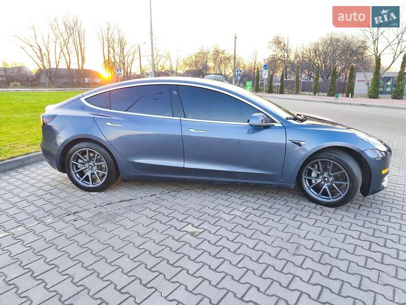 Седан Tesla Model 3 2020 в Житомире