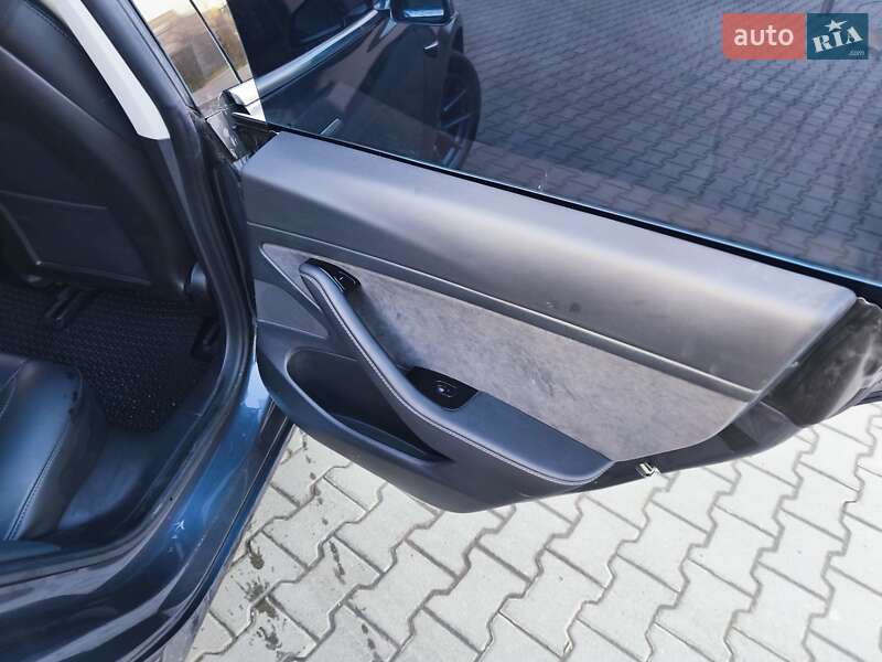 Седан Tesla Model 3 2020 в Житомире