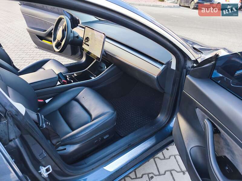 Седан Tesla Model 3 2020 в Житомире