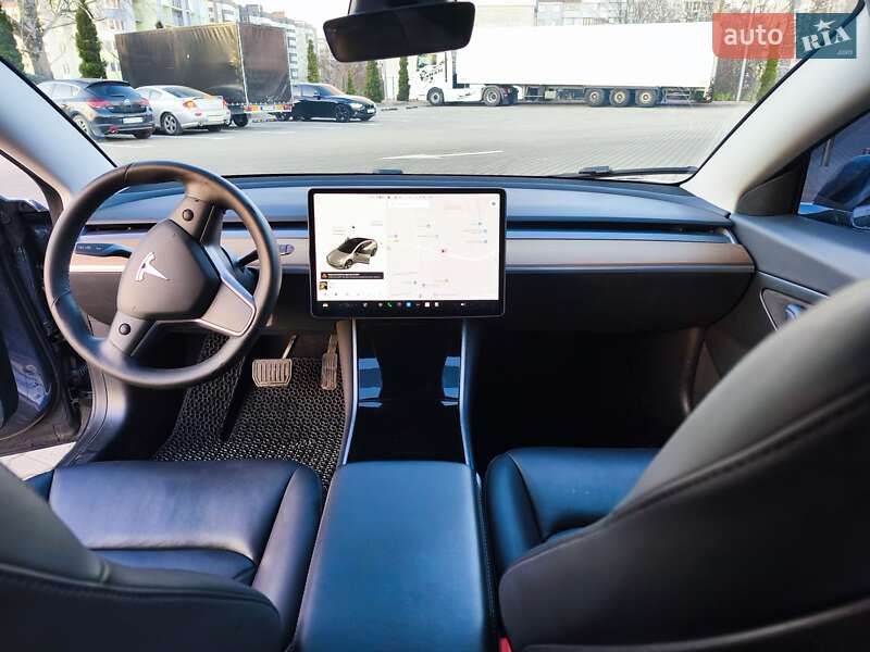 Седан Tesla Model 3 2020 в Житомире