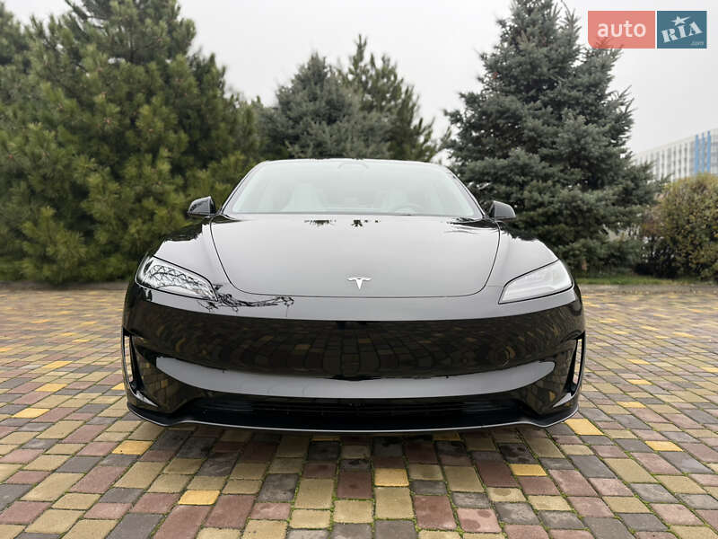 Седан Tesla Model 3 2025 в Днепре