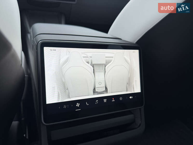 Седан Tesla Model 3 2025 в Днепре