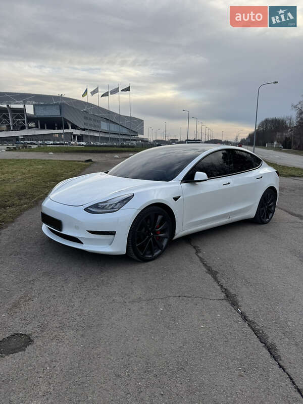 Седан Tesla Model 3 2020 в Львове