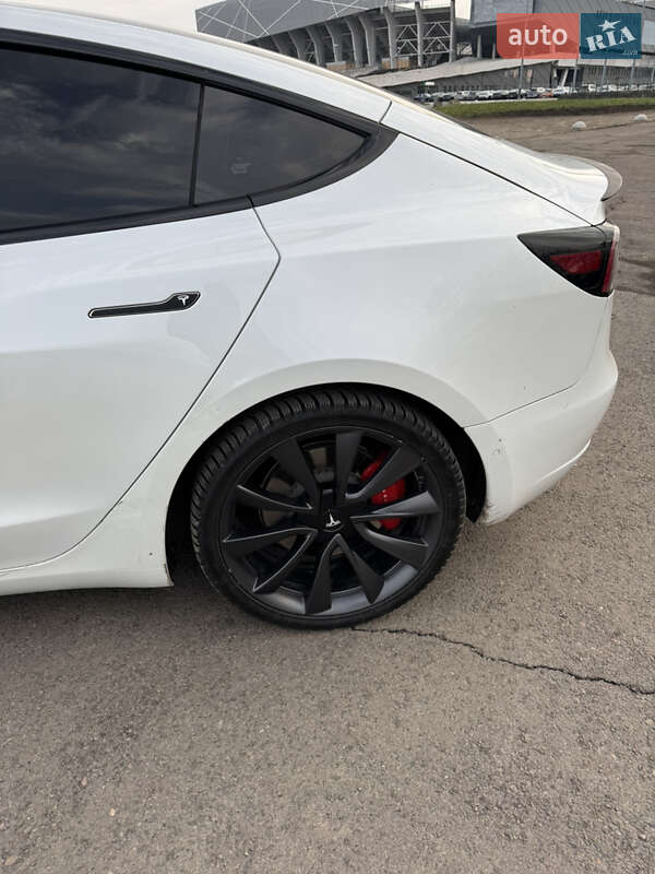 Седан Tesla Model 3 2020 в Львове