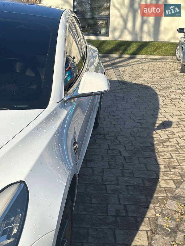 Седан Tesla Model 3 2020 в Львове