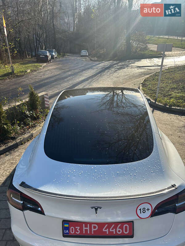 Седан Tesla Model 3 2020 в Львове