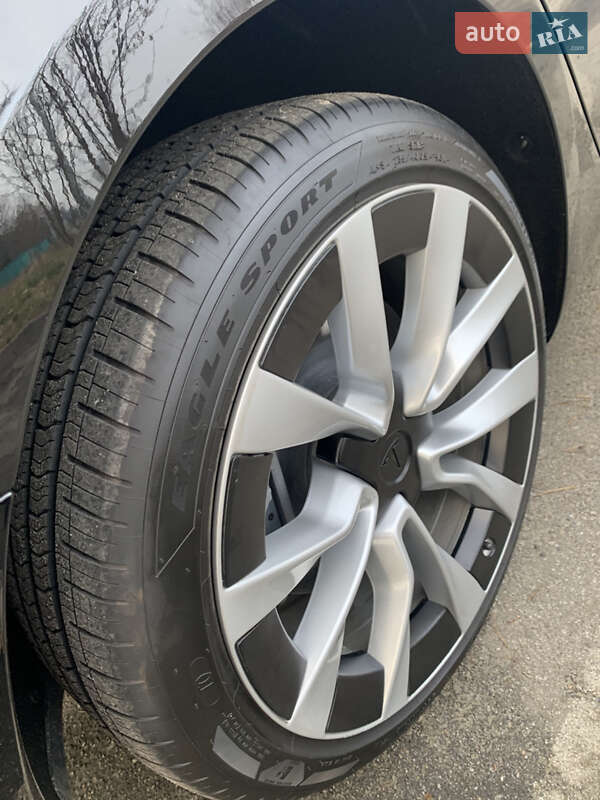 Седан Tesla Model 3 2024 в Киеве