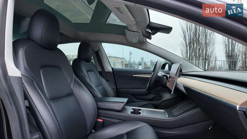 Седан Tesla Model 3 2020 в Киеве