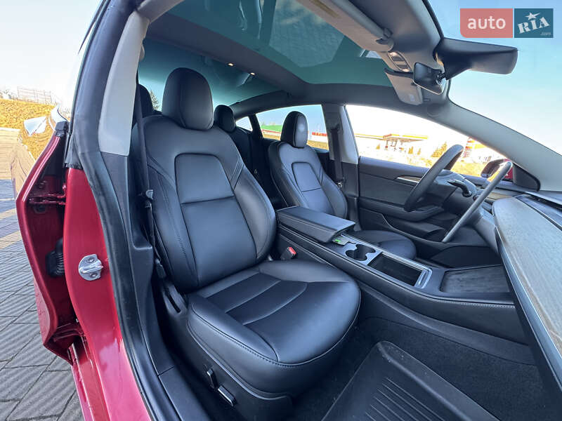 Седан Tesla Model 3 2023 в Стрые