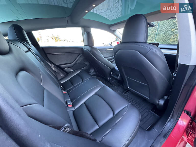 Седан Tesla Model 3 2023 в Стрые