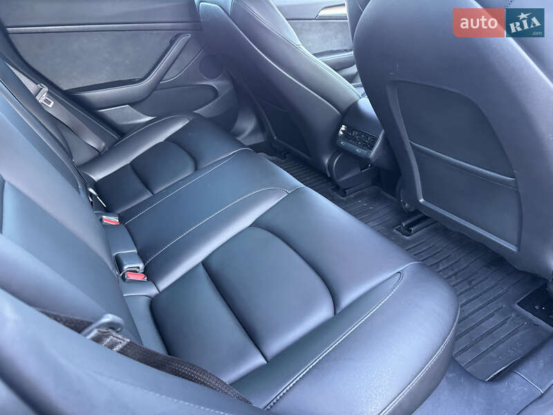 Седан Tesla Model 3 2023 в Стрые