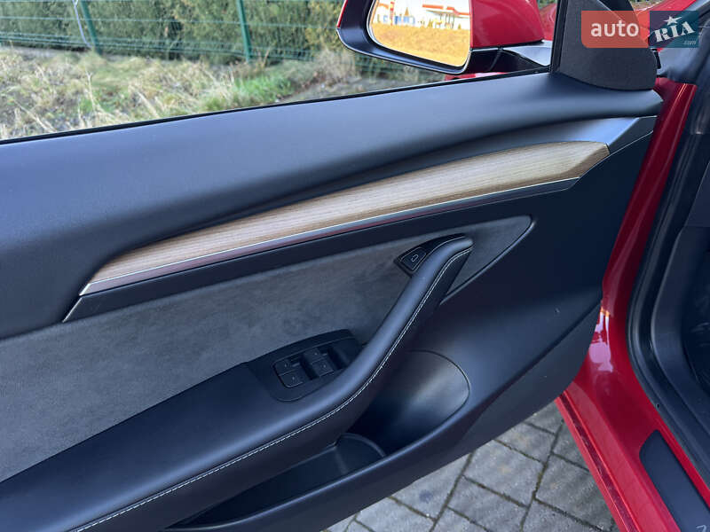 Седан Tesla Model 3 2023 в Стрые