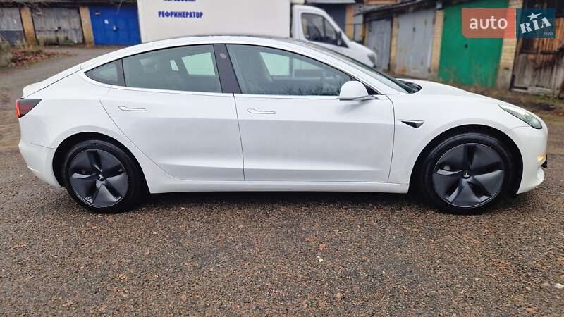 Седан Tesla Model 3 2020 в Киеве