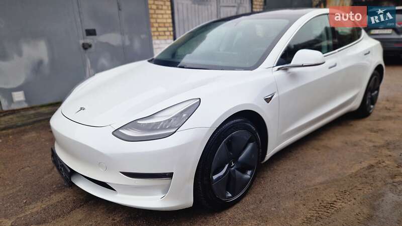 Седан Tesla Model 3 2020 в Киеве