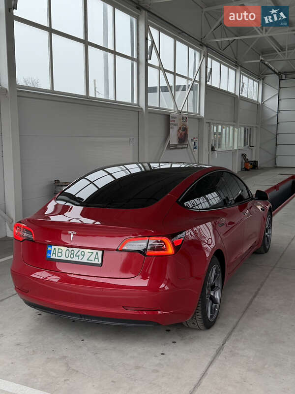 Седан Tesla Model 3 2022 в Ильинцах