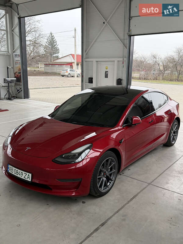 Седан Tesla Model 3 2022 в Ильинцах