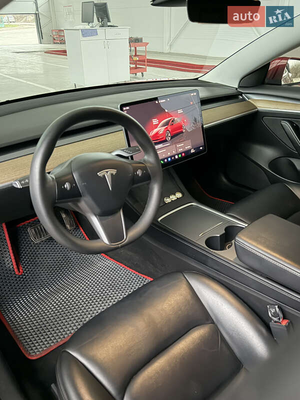 Седан Tesla Model 3 2022 в Ильинцах