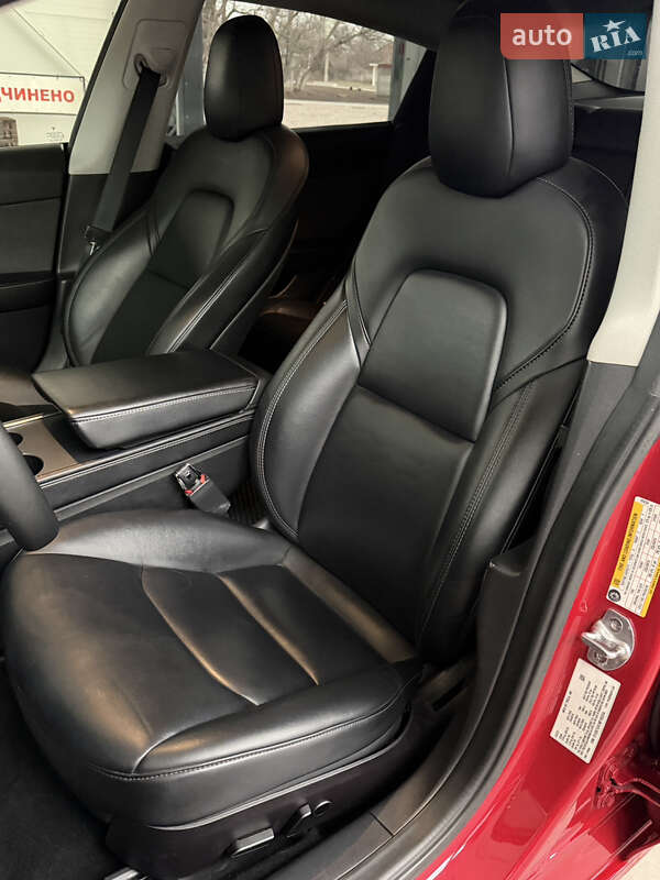 Седан Tesla Model 3 2022 в Ильинцах