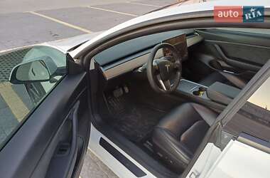 Седан Tesla Model 3 2020 в Львове