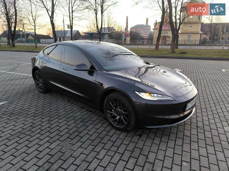 Седан Tesla Model 3 2024 в Коломые