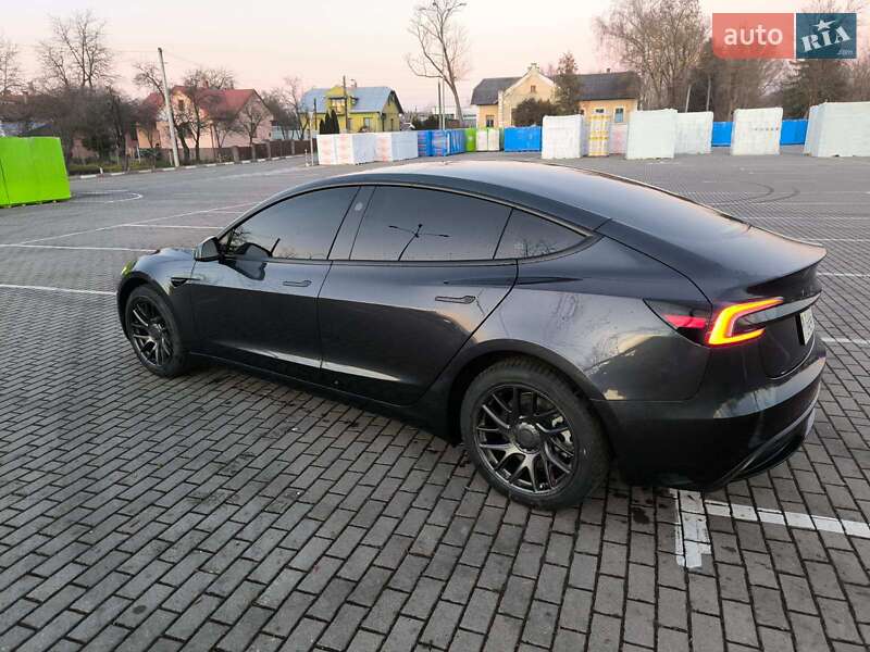 Седан Tesla Model 3 2024 в Коломые
