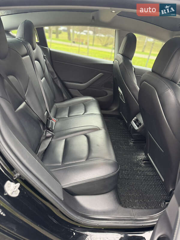 Седан Tesla Model 3 2019 в Киеве
