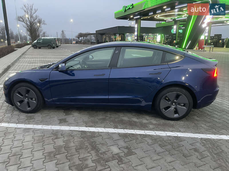 Седан Tesla Model 3 2022 в Киеве