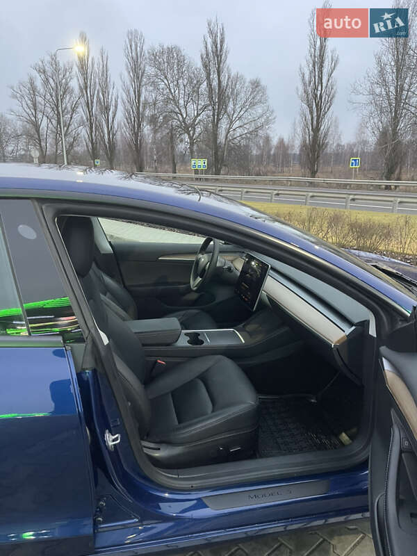 Седан Tesla Model 3 2022 в Киеве