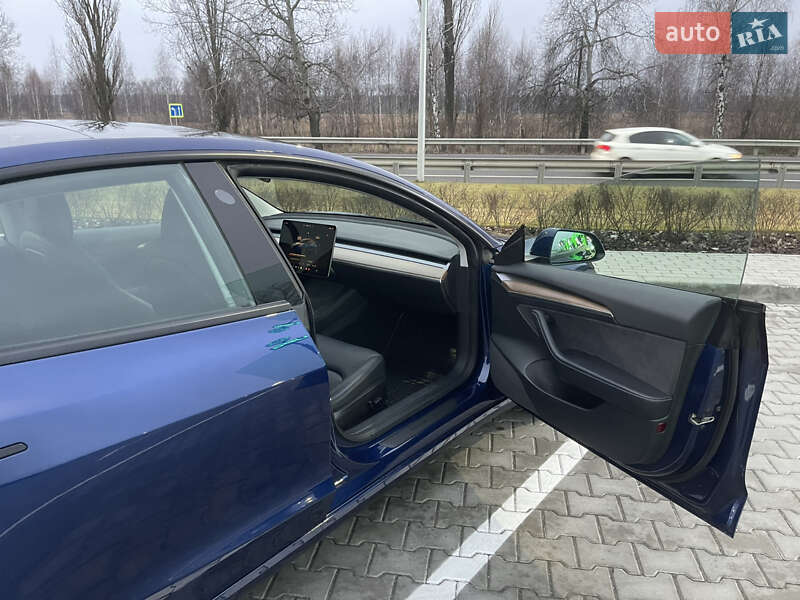 Седан Tesla Model 3 2022 в Киеве