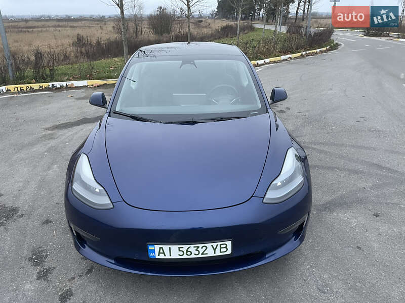 Седан Tesla Model 3 2022 в Киеве