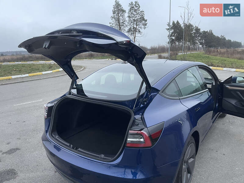 Седан Tesla Model 3 2022 в Киеве