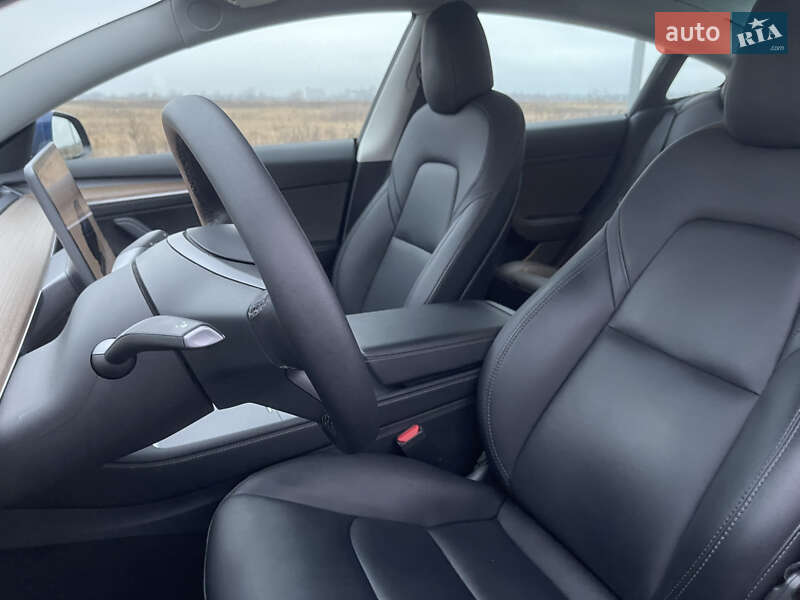 Седан Tesla Model 3 2022 в Киеве