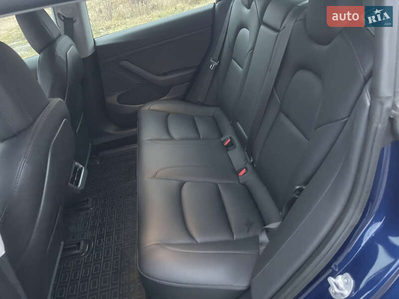 Седан Tesla Model 3 2022 в Киеве