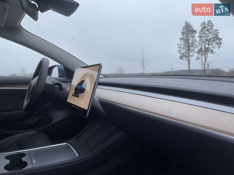 Седан Tesla Model 3 2022 в Киеве