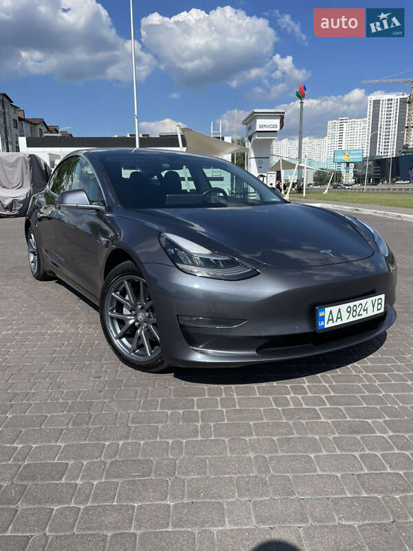 Седан Tesla Model 3 2019 в Киеве